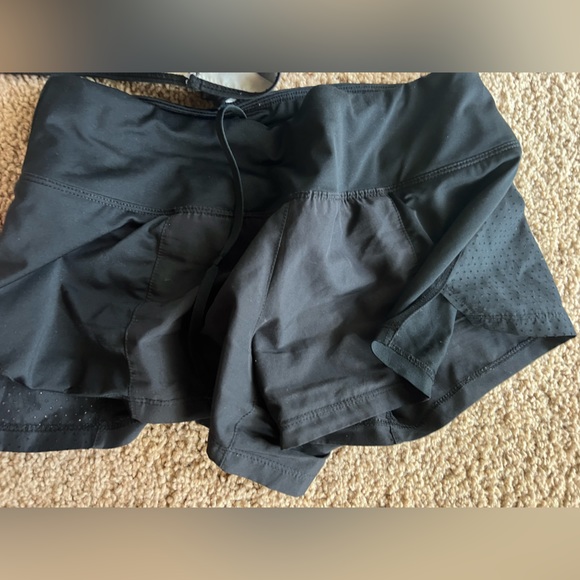 Lot of 8 pairs Nike Dri Fit shorts. I also threw in 3 Nike Dri fit tank tops XS - Picture 7 of 10